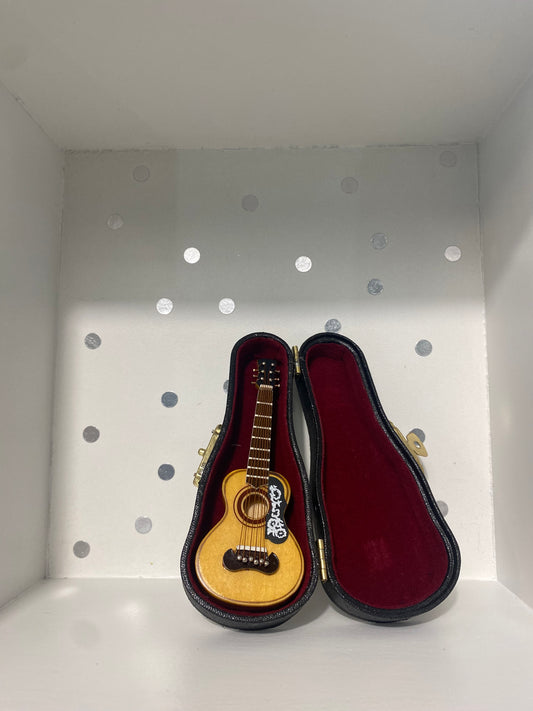 Gitarre im Koffer, Miniature 1:12