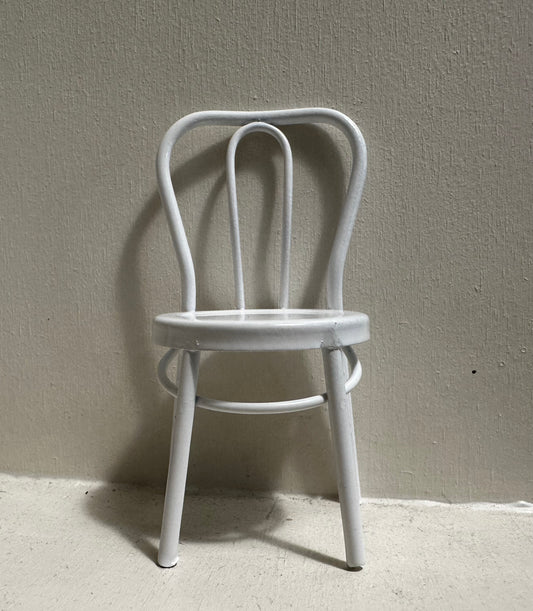 Bistro-Stuhl weiß, Miniatur für das Puppenhaus 1:12