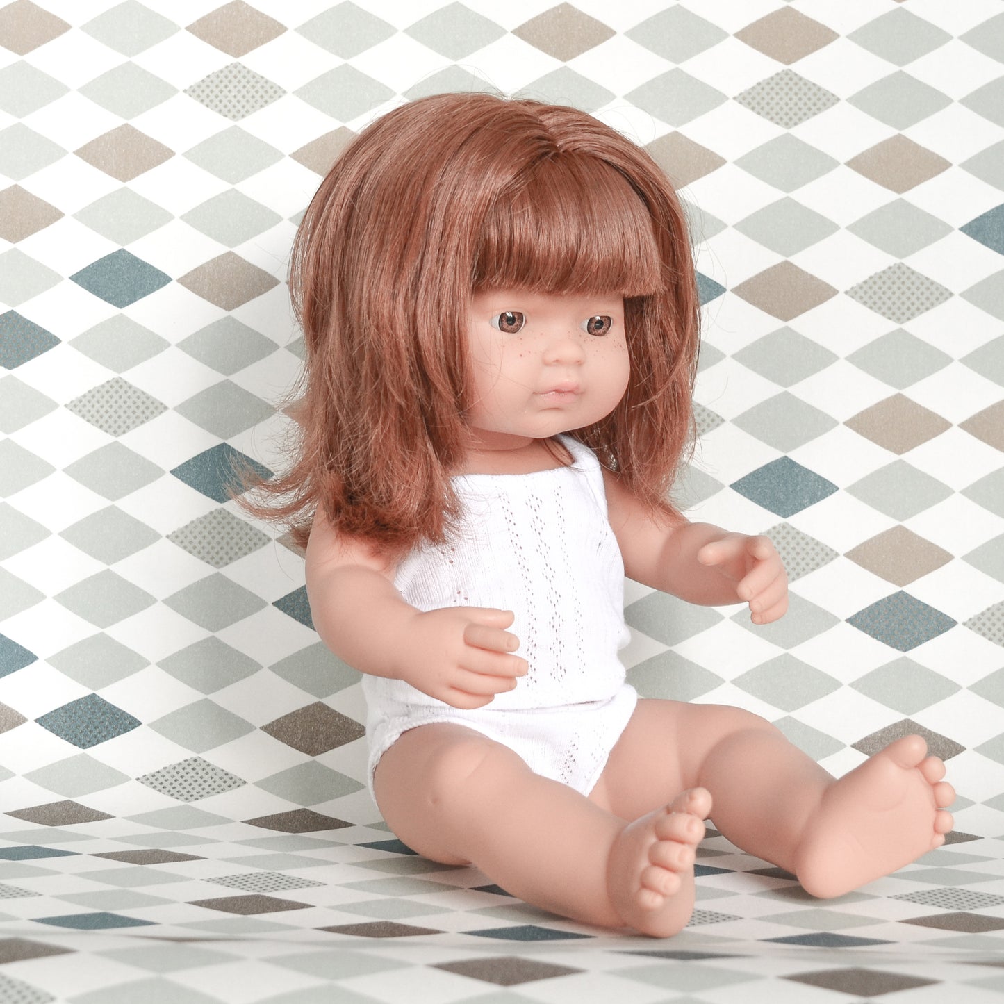 Puppe langes rotes Haar, Sommersprossen, 38cm, Miniland