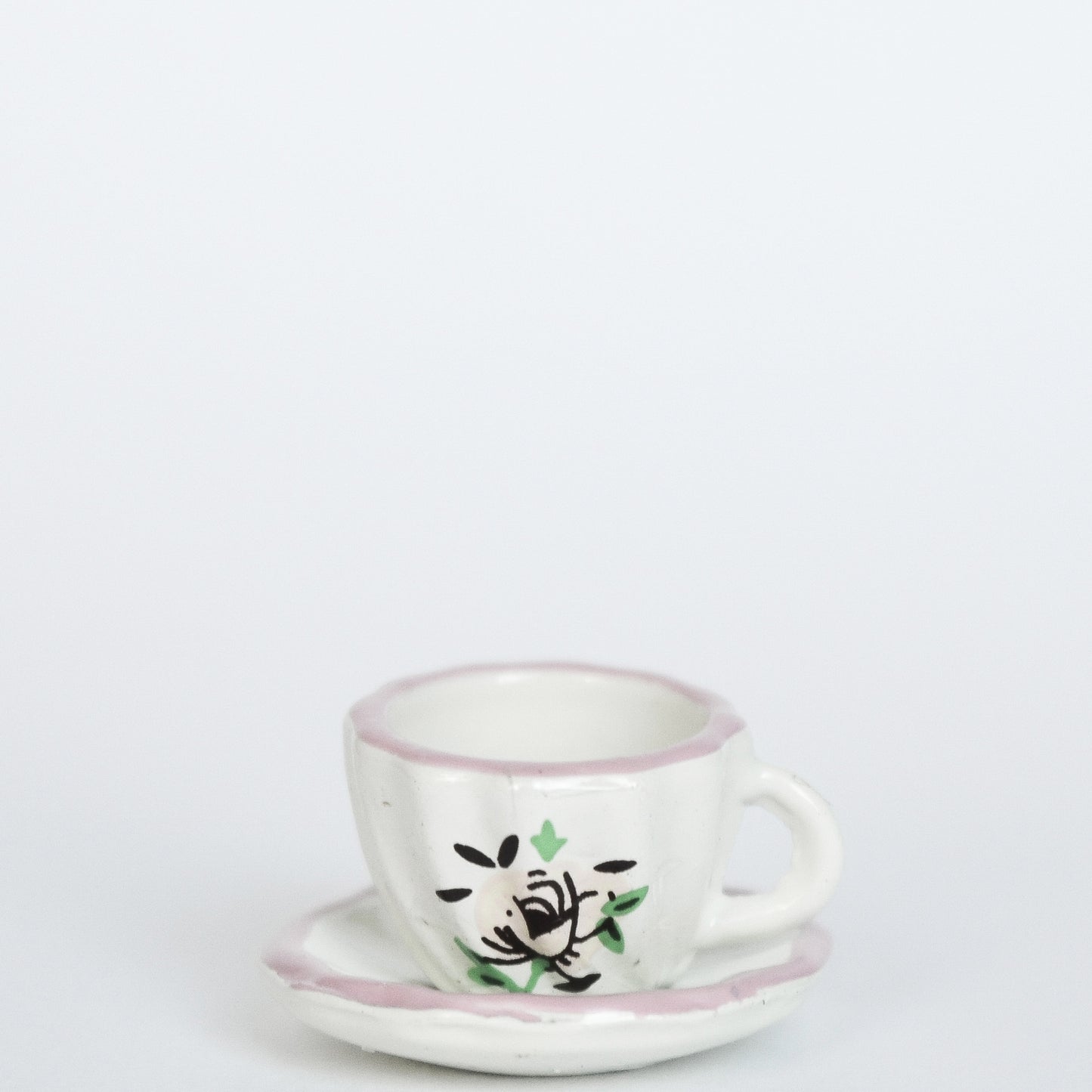 Tea cup (geblümt) mit Untertasse, Miniatur für das Puppenhaus 1:12