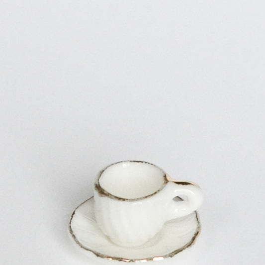 Tea cup mit Untertasse gold/weiß, Miniatur für das Puppenhaus 1:12