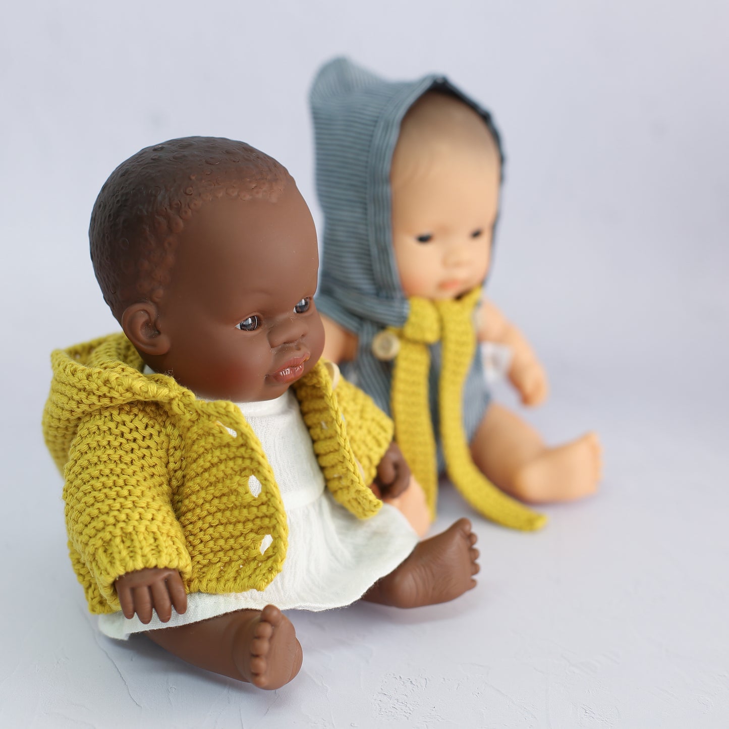 Bekleidungs-Set weiß/gelb für Miniland-Puppe 21cm